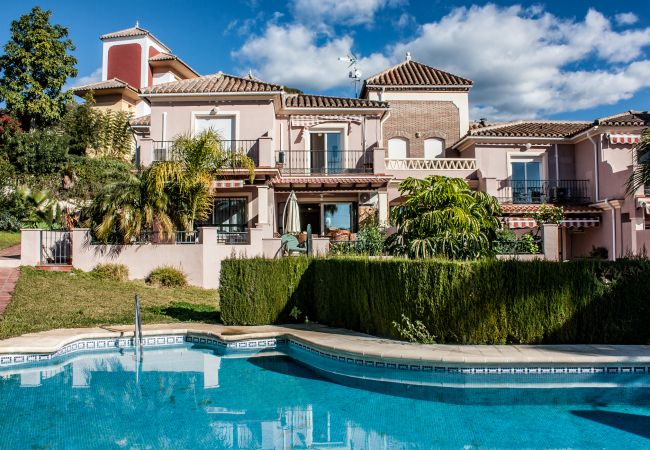 Casa adosada en Nerja - Cozy house on two floors facing south