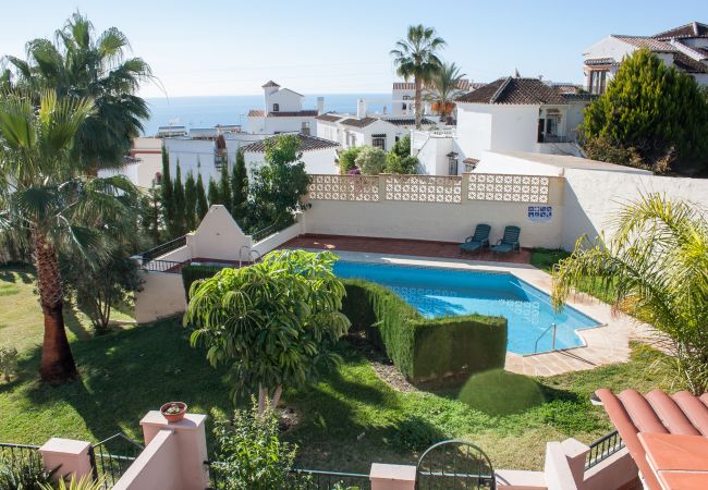 Casa adosada en Nerja - Cozy house on two floors facing south