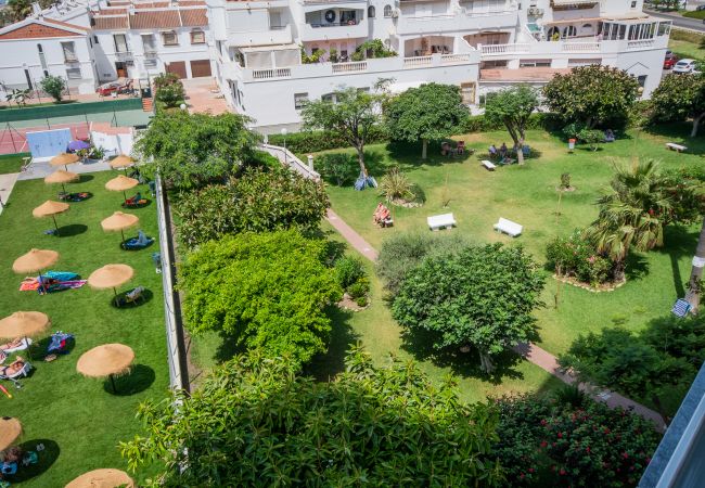 Piscina comunitaria de este apartamento en Algarrobo