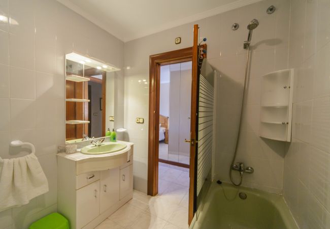 Baño de este apartamento en Mijas Costa 