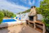 Barbacoa de esta casa con chimenea en Alhaurín el grande