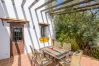 Terraza de esta casa con chimenea en Alhaurín el grande