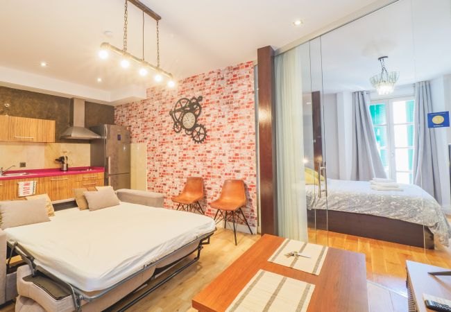 Apartamento en Málaga - Cubo's Apartamento 33 Carreteria 3B