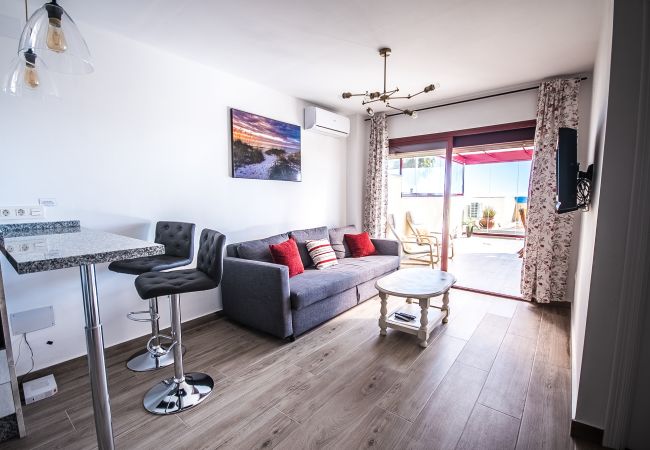 Salón comedor de este apartamento en Mijas Costa