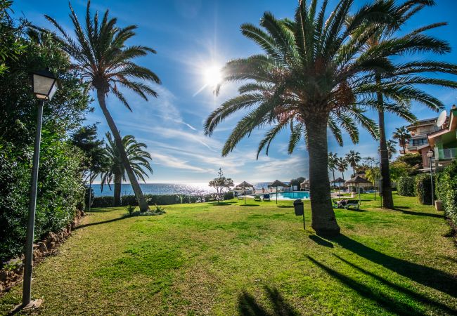 Jardín de este apartamento en Mijas Costa