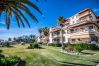 Jardín de este apartamento en Mijas Costa