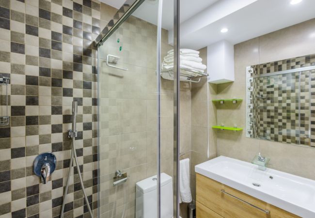 Baño de este apartamento en Benalmádena