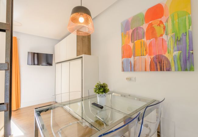 Salón comedor de este apartamento en Benalmádena