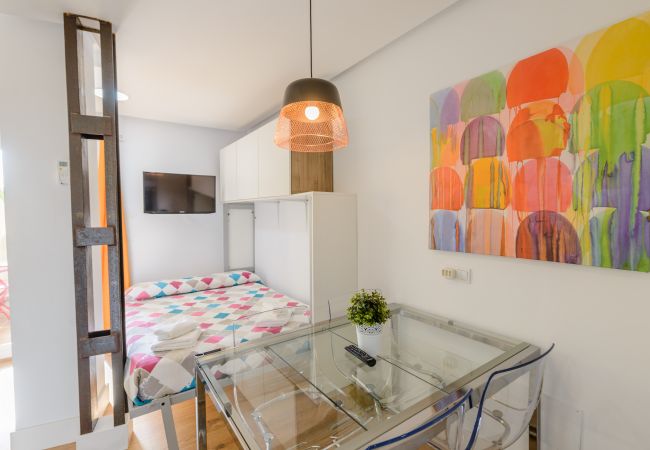 Salón comedor de este apartamento en Benalmádena