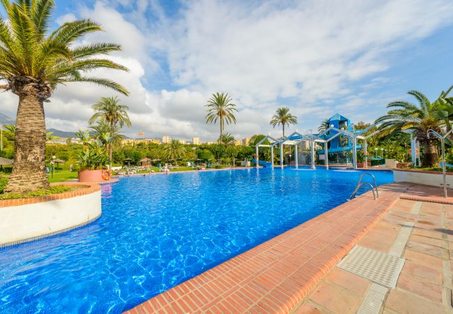 Piscina comunitaria de este apartamento en Benalmádena