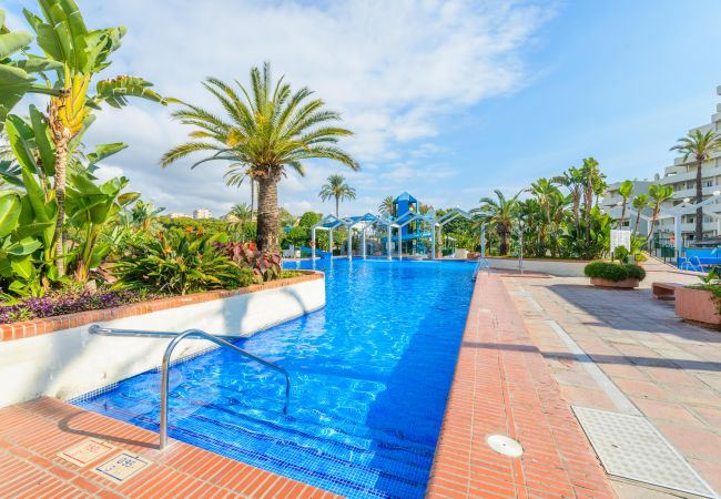 Piscina comunitaria de este apartamento en Benalmádena