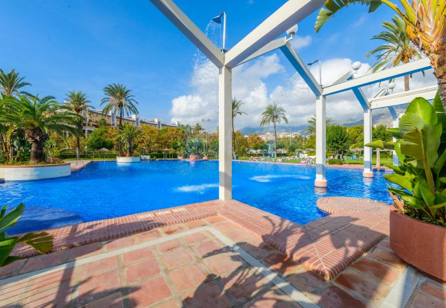 Piscina comunitaria de este apartamento en Benalmádena