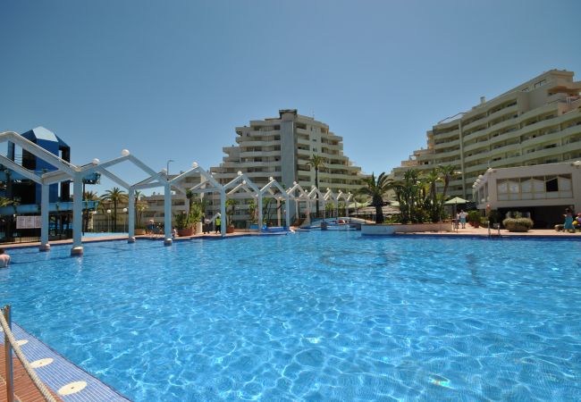 Piscina comunitaria de este apartamento en Benalmádena