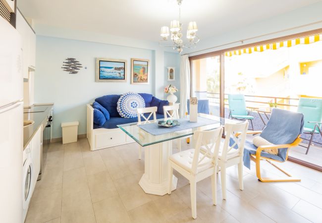 Salón comedor de este apartamento en Torremolinos