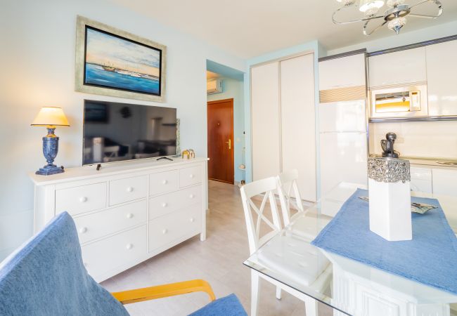 Salón comedor de este apartamento en Torremolinos