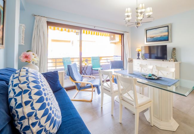 Salón comedor de este apartamento en Torremolinos