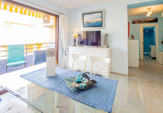 Salón comedor de este apartamento en Torremolinos