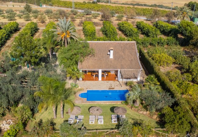 Piscina privada, íntima y en entorno rural.