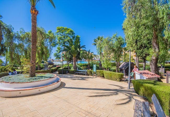 Jardín de este apartamento en Marbella