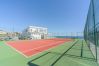 Pista de tenis de este apartamento en Marbella
