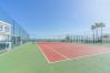 Pistas de tenis comunitarias de este apartamento en Marbella