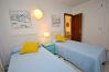 Dormitorio individual de este apartamento en Marbella