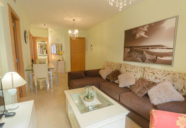 Salón comedor de este apartamento en Fuengirola