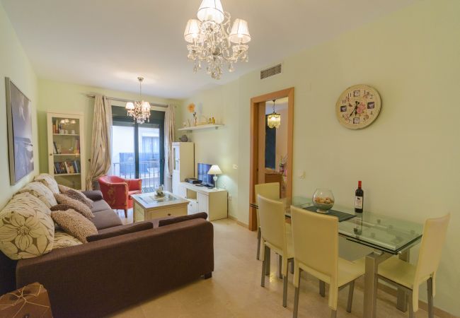 Salón comedor de este apartamento en Fuengirola