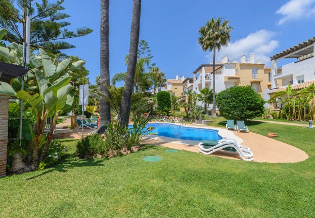 Jardín de este apartamento en Marbella