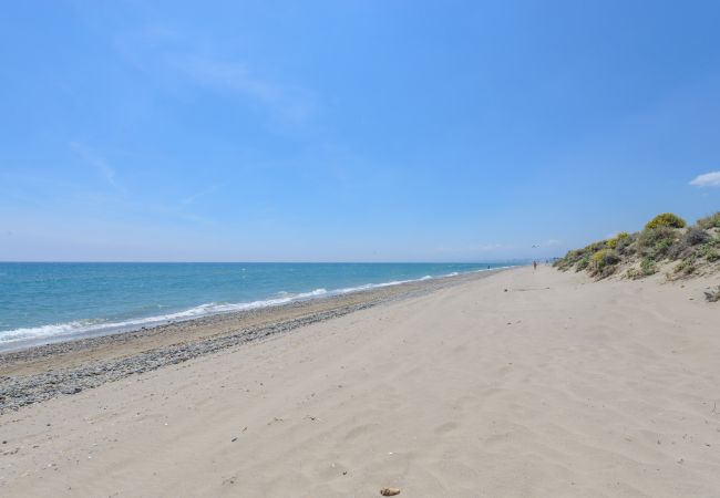 Playa cercana de este apartamento en Marbella