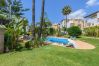 Jardín de este apartamento en Marbella