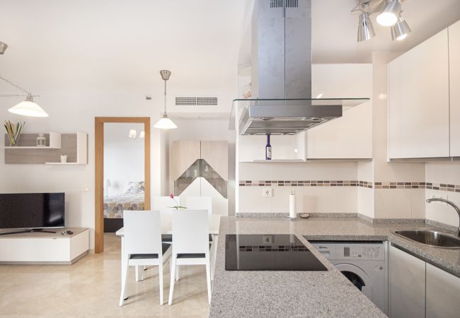 Salón comedor de este apartamento en Fuengirola