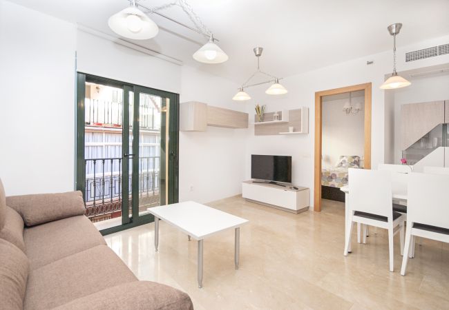 Salón comedor de este apartamento en Fuengirola