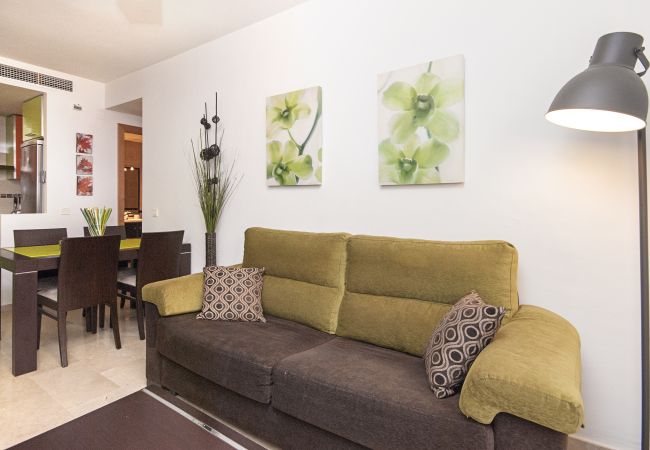 Salón comedor de este apartamento en Fuengirola