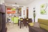 Salón comedor de este apartamento en Fuengirola