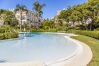 Piscina comunitaria de este apartamento en Nagueles (Marbella)