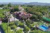 Vista aérea de la Villa Family de Cubo's, en el tranquilo entorno de Alhaurín el Grande