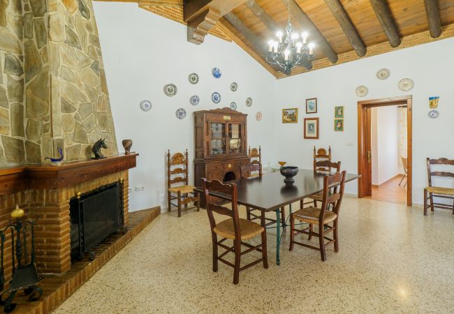 Salón comedor de esta finca en Alhaurín el Grande