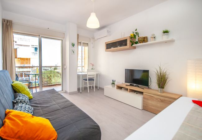 Salón comedor de este apartamento en Benalmádena