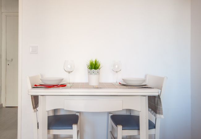 Salón comedor de este apartamento en Benalmádena