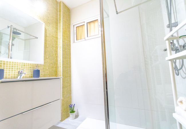 Baño de este apartamento en Benalmádena