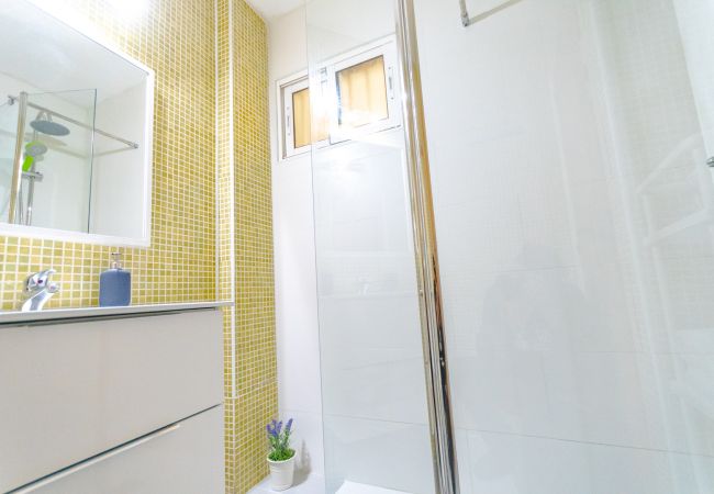 Baño de este apartamento en Benalmádena