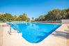 Piscina comunitaria de este apartamento en Benalmádena