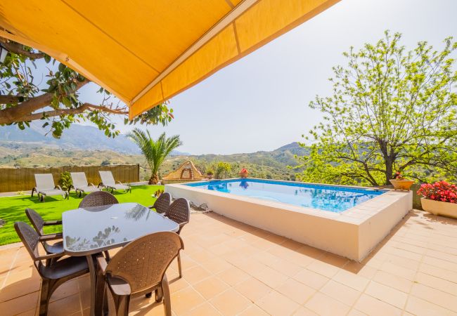 Casa rural en Mijas Pueblo - Cubo's Finca River Retreat High Privacy