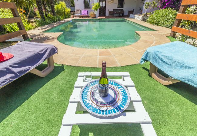 Piscina de esta casa rural en Alhaurín el Grande