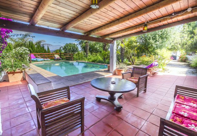 Terraza de esta casa rural en Alhaurín el Grande