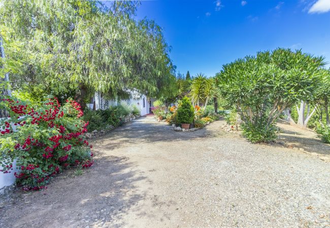 Jardín de esta casa rural en Alhaurín el Grande