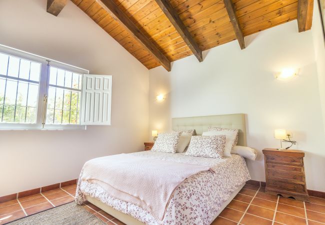 Dormitorio de esta casa rural en Alhaurín el Grande