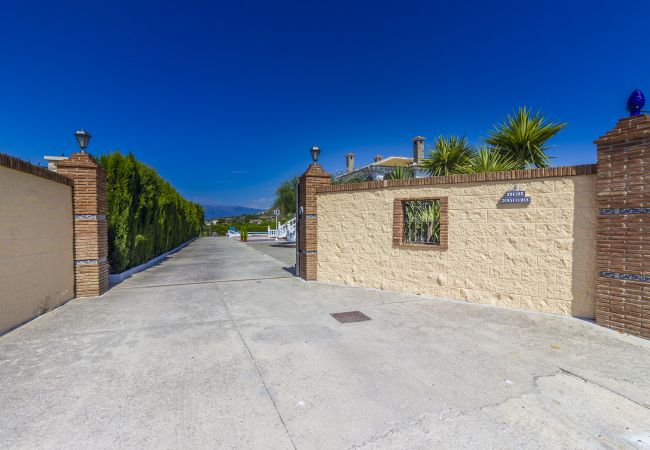 Entrada de esta finca de lujo en Alhaurín el Grande