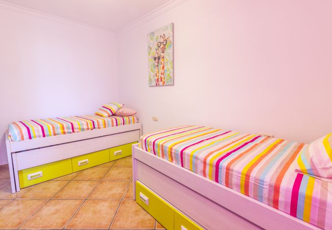 Dormitorio infantil de esta finca de lujo en Alhaurín el Grande